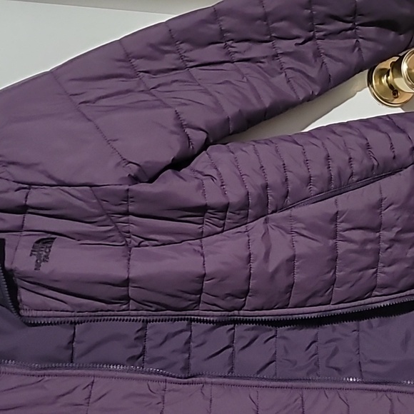 Women's Northface Jacket - Picture 3 of 5